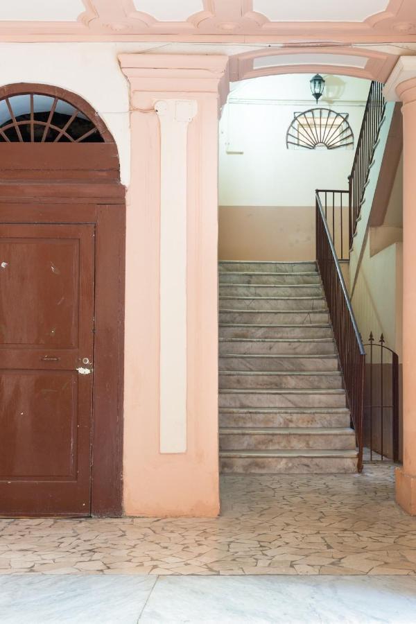 Art Inn Centro Наполи Екстериор снимка